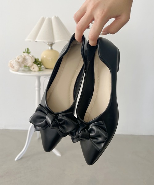 CLEA(クレア)の「リボンポインテッドトゥパンプス(パンプス・レディース・ブラック/イエロー/アイボリー・23.5cm/23.0cm/24.0cm/22.5cm/24.5cm)」の11枚目の写真