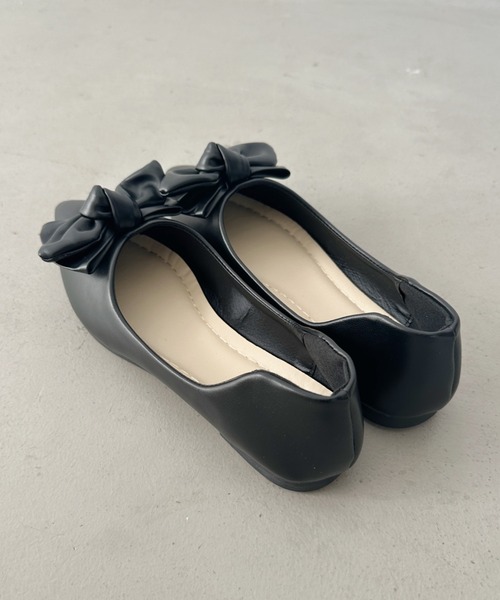 CLEA(クレア)の「リボンポインテッドトゥパンプス(パンプス・レディース・ブラック/イエロー/アイボリー・23.5cm/23.0cm/24.0cm/22.5cm/24.5cm)」の13枚目の写真