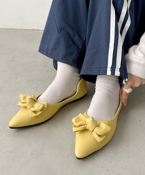 CLEA(クレア)の「リボンポインテッドトゥパンプス(パンプス・レディース・ブラック/イエロー/アイボリー・23.5cm/23.0cm/24.0cm/22.5cm/24.5cm)」の21枚目の写真