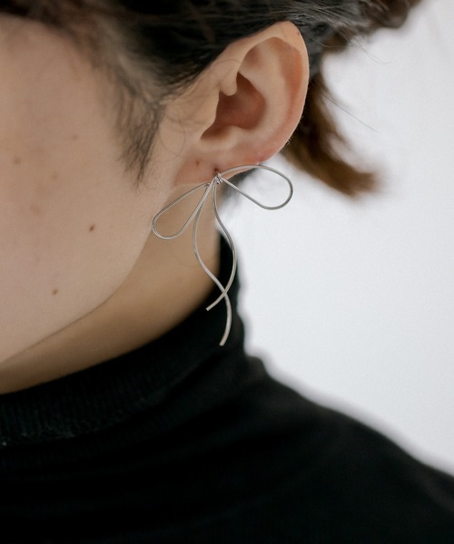 ear PAPILLONNER（イアパピヨネ）の「蝶々リボンピアス（ピアス（両耳用）・レディース・シルバー/ゴールド・FREE）」の5枚目の写真