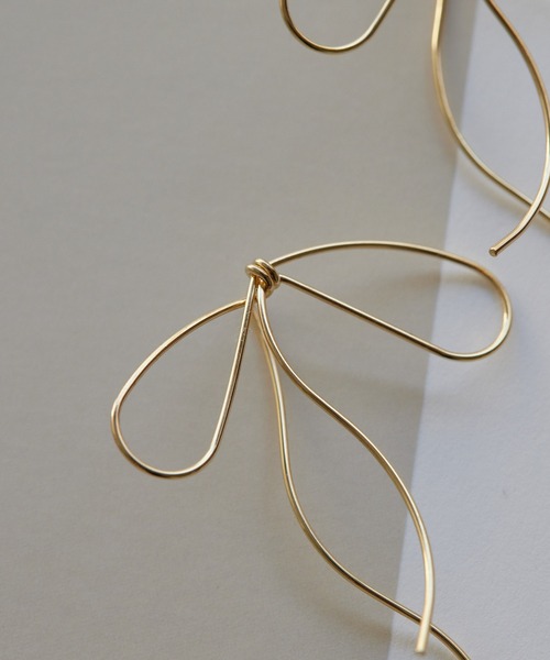 ear PAPILLONNER（イアパピヨネ）の「蝶々リボンピアス（ピアス（両耳用）・レディース・シルバー/ゴールド・FREE）」の7枚目の写真