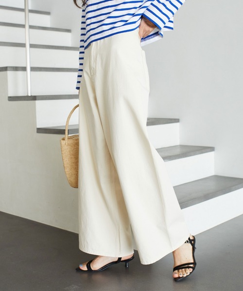 Doux archives（ドゥアルシーヴ）の「シームレスワイドストレートデニム（デニムパンツ・レディース・アイボリー/ブルー/ネイビー・MEDIUM/LARGE）」の4枚目の写真