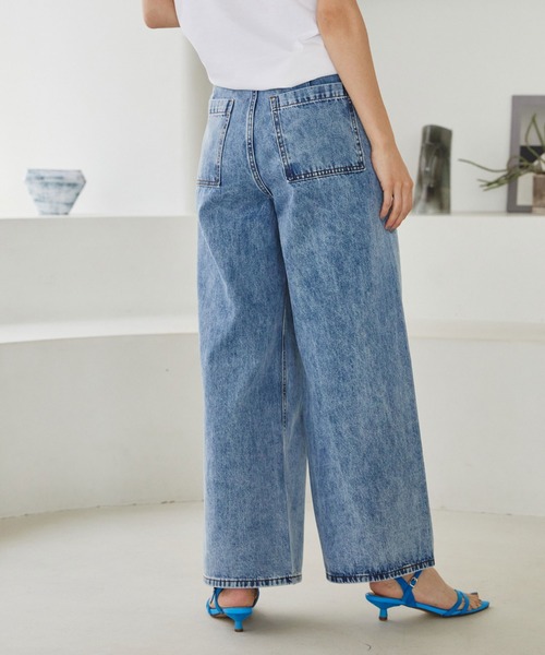 Doux archives（ドゥアルシーヴ）の「シームレスワイドストレートデニム（デニムパンツ・レディース・アイボリー/ブルー/ネイビー・MEDIUM/LARGE）」の19枚目の写真
