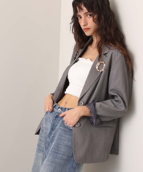 one after another NICE CLAUP(ワンアフターアナザーナイスクラップ)の「【OTONA NICE】ブローチ付きテーラードジャケット(テーラードジャケット・レディース・ホワイト系その他/ブラック系その他/杢グレー・FREE)」の3枚目の写真