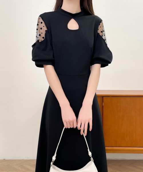 ABITOKYO(アビトーキョー)の「カットアウト袖異素材ドッキングフレアロングワンピース(ワンピース・レディース・ブラック/ベージュ・S/M)」の11枚目の写真