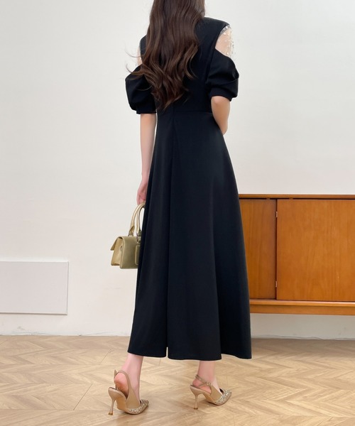 ABITOKYO(アビトーキョー)の「カットアウト袖異素材ドッキングフレアロングワンピース(ワンピース・レディース・ブラック/ベージュ・S/M)」の3枚目の写真