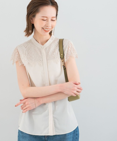 URBAN RESEARCH ROSSO WOMEN（アーバンリサーチ　ロッソ）の「『一部WEB限定カラー』ウォッシャブルヨークレースブラウス（シャツ/ブラウス・レディース・オフホワイト/イエロー系その他/ブラック/ブルー系その他・FREE）」の5枚目の写真