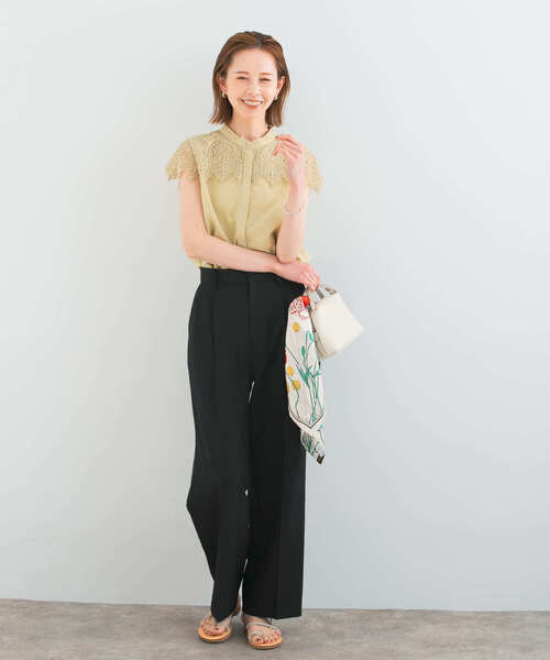 URBAN RESEARCH ROSSO WOMEN（アーバンリサーチ　ロッソ）の「『一部WEB限定カラー』ウォッシャブルヨークレースブラウス（シャツ/ブラウス・レディース・オフホワイト/イエロー系その他/ブラック/ブルー系その他・FREE）」の13枚目の写真