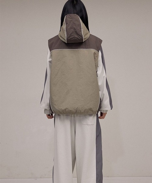 ALAND（エーランド）の「【UNISEX】Filluminate／NYLONフードベスト  2122201（ナイロンジャケット・レディース・ベージュ/グレー/ブラック・MEDIUM/SMALL）」の21枚目の写真