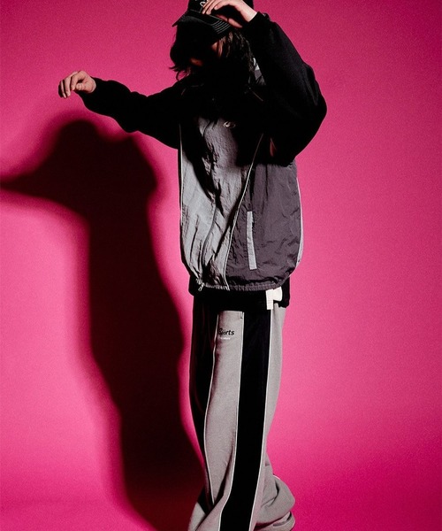 ALAND（エーランド）の「【UNISEX】Filluminate／NYLONフードベスト  2122201（ナイロンジャケット・レディース・ベージュ/グレー/ブラック・MEDIUM/SMALL）」の6枚目の写真