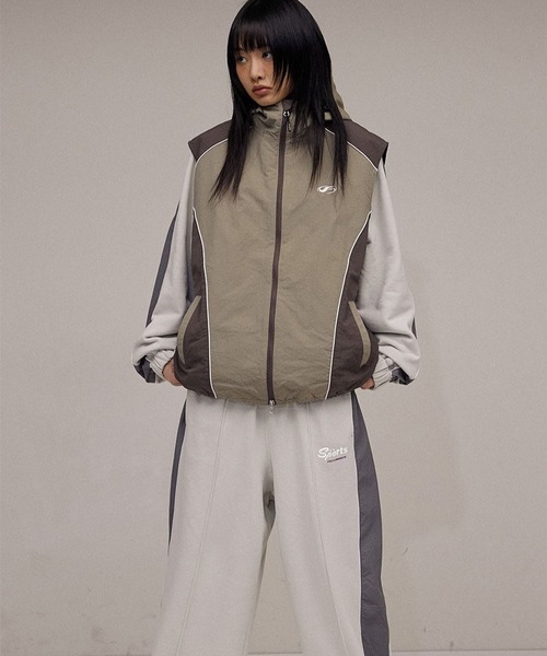 ALAND（エーランド）の「【UNISEX】Filluminate／NYLONフードベスト  2122201（ナイロンジャケット・レディース・ベージュ/グレー/ブラック・MEDIUM/SMALL）」の7枚目の写真