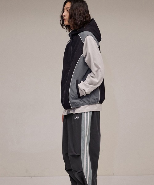 ALAND（エーランド）の「【UNISEX】Filluminate／NYLONフードベスト  2122201（ナイロンジャケット・レディース・ベージュ/グレー/ブラック・MEDIUM/SMALL）」の9枚目の写真
