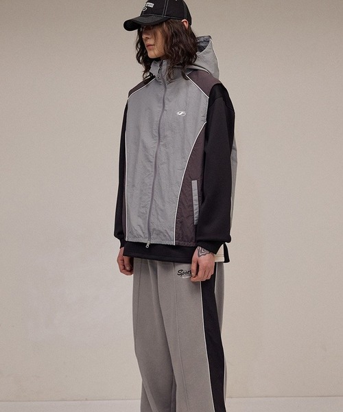 ALAND（エーランド）の「【UNISEX】Filluminate／NYLONフードベスト  2122201（ナイロンジャケット・レディース・ベージュ/グレー/ブラック・MEDIUM/SMALL）」の11枚目の写真