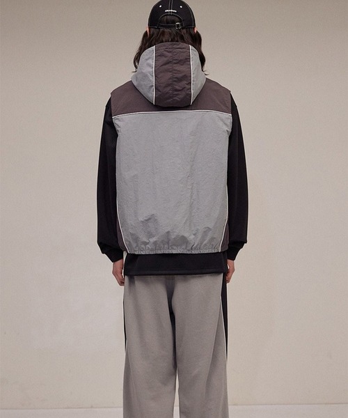 ALAND（エーランド）の「【UNISEX】Filluminate／NYLONフードベスト  2122201（ナイロンジャケット・レディース・ベージュ/グレー/ブラック・MEDIUM/SMALL）」の13枚目の写真