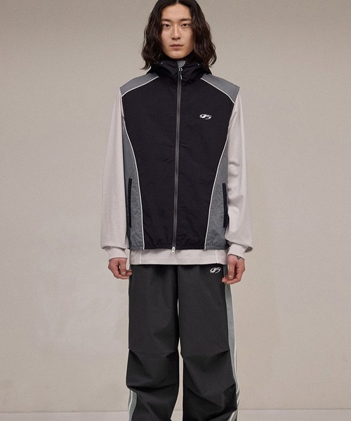 ALAND（エーランド）の「【UNISEX】Filluminate／NYLONフードベスト  2122201（ナイロンジャケット・レディース・ベージュ/グレー/ブラック・MEDIUM/SMALL）」の14枚目の写真
