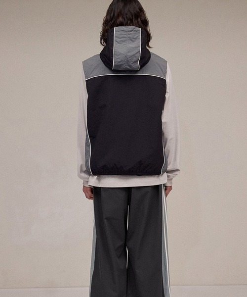 ALAND（エーランド）の「【UNISEX】Filluminate／NYLONフードベスト  2122201（ナイロンジャケット・レディース・ベージュ/グレー/ブラック・MEDIUM/SMALL）」の17枚目の写真
