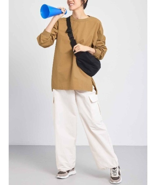 IEDIT(イディット)の「IEDIT 撥水(はっすい)&UVカットがうれしい アシメタックカーゴワイドパンツ(カーゴパンツ・レディース・アイボリー/カーキ・MEDIUM/LARGE/X-LARGE/XX-LARGE/SMALL)」の3枚目の写真