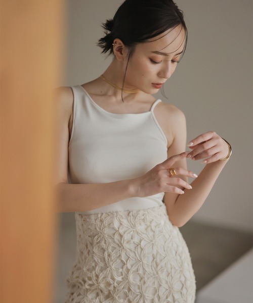 anuans（アニュアンス）の「リボンエンブロイダリーストレート