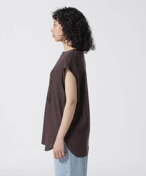 DROIT BELLO（ドロイトベロ）の「DROIT BELLO（ドロイトベロ）PHOTOフレンチTシャツ（Tシャツ/カットソー・レディース・ホワイト/チャコールグレー・F）」の5枚目の写真