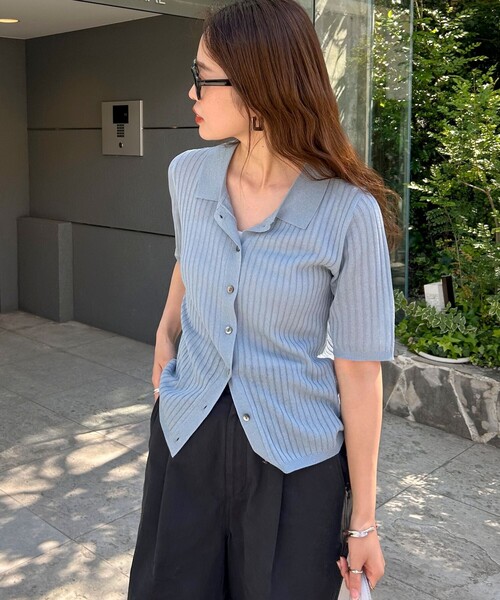 fredy emue（フレディエミュ）の「【インフルエンサー別注カラーあり】シアーリブ半袖シャツカーディガン（カーディガン/ボレロ・レディース・チャコールグレー/ライトグレー/アイボリー/グレイッシュブルー/ピンク・38）」の4枚目の写真