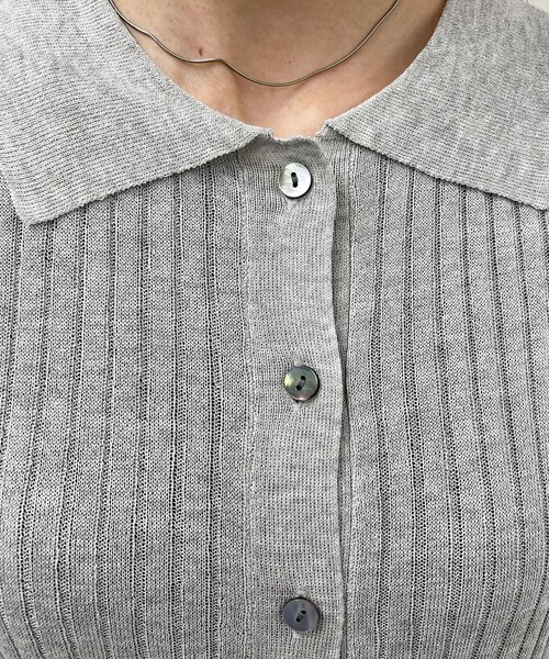 fredy emue（フレディエミュ）の「【インフルエンサー別注カラーあり】シアーリブ半袖シャツカーディガン（カーディガン/ボレロ・レディース・チャコールグレー/ライトグレー/アイボリー/グレイッシュブルー/ピンク・38）」の9枚目の写真