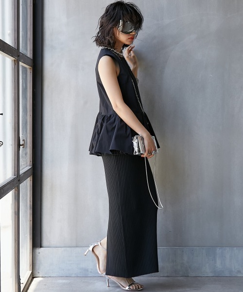 GEVS.（ジェイヴィス）の「＜大きいサイズ＞ ペプラムフリルノースリーブブラウス GEVS.（シャツ/ブラウス・レディース・グレー/ブラック・5L/4L/3L/LL/L）」の14枚目の写真