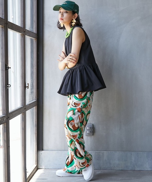 GEVS.（ジェイヴィス）の「＜大きいサイズ＞ ペプラムフリルノースリーブブラウス GEVS.（シャツ/ブラウス・レディース・グレー/ブラック・5L/4L/3L/LL/L）」の7枚目の写真