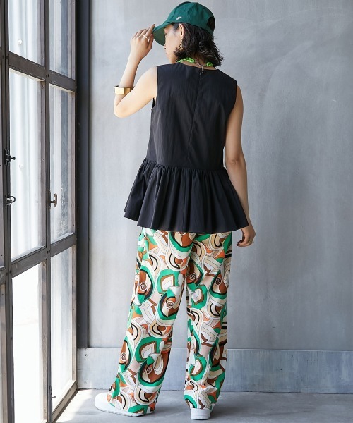 GEVS.（ジェイヴィス）の「＜大きいサイズ＞ ペプラムフリルノースリーブブラウス GEVS.（シャツ/ブラウス・レディース・グレー/ブラック・5L/4L/3L/LL/L）」の6枚目の写真