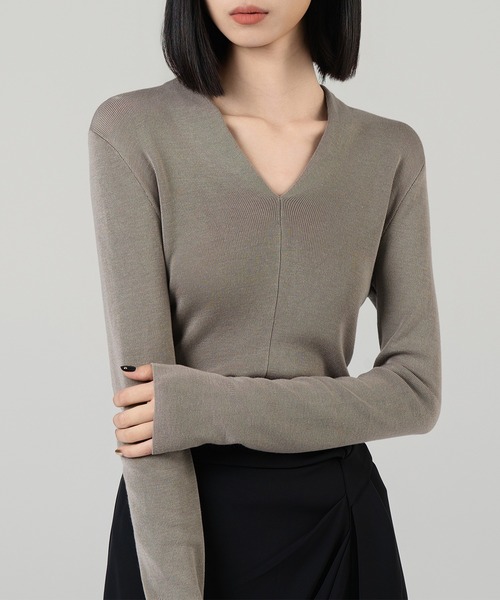 Vネックのシンプル薄手ニット（ニット/セーター）｜DECADE CLASSIC