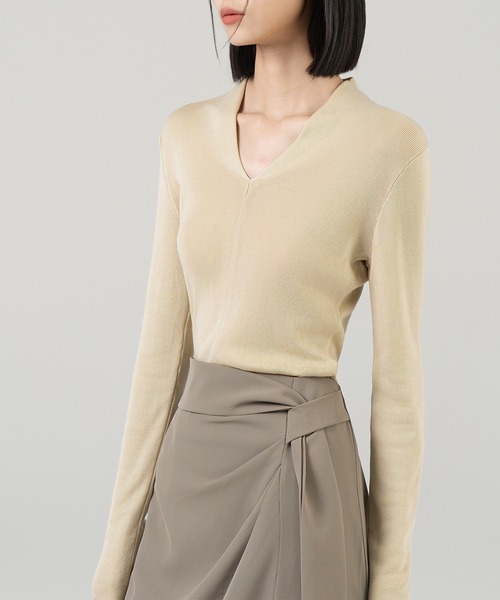 Vネックのシンプル薄手ニット（ニット/セーター）｜DECADE CLASSIC