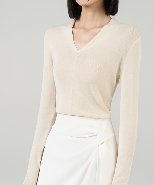 Vネックのシンプル薄手ニット（ニット/セーター）｜DECADE CLASSIC