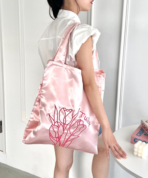 SOLLON.(ソルロン)の「チューリップ刺繍サテントートバッグ(トートバッグ・レディース・パープル/ピンク/シルバー/イエロー・FREE)」の7枚目の写真