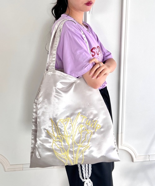 SOLLON.(ソルロン)の「チューリップ刺繍サテントートバッグ(トートバッグ・レディース・パープル/ピンク/シルバー/イエロー・FREE)」の11枚目の写真