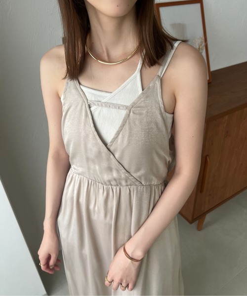 raffime（ラフィミー）の「カットアウトキャミワンピース（ワンピース・レディース・ブラック/グレイッシュベージュ/ピンク・MEDIUM/SMALL）」の4枚目の写真