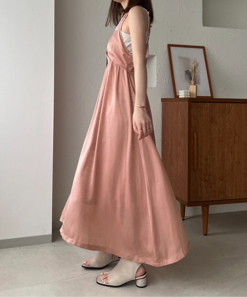 raffime（ラフィミー）の「カットアウトキャミワンピース（ワンピース・レディース・ブラック/グレイッシュベージュ/ピンク・MEDIUM/SMALL）」の7枚目の写真