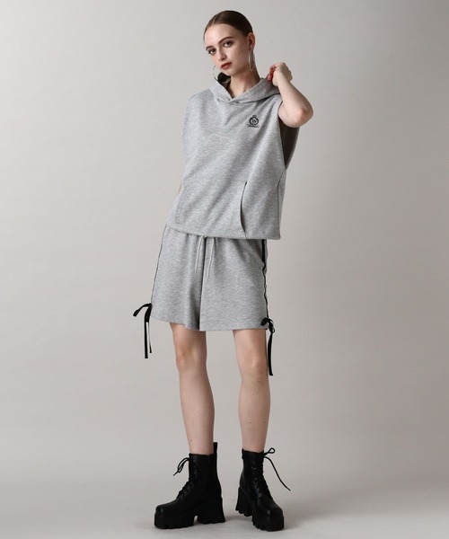 FOREVER 21（フォーエバー トゥエンティーワン）の「【2024FW】サイドリボンラインハーフパンツ（スウェットパンツ・レディース・ブラック/グレー・FREE）」の4枚目の写真