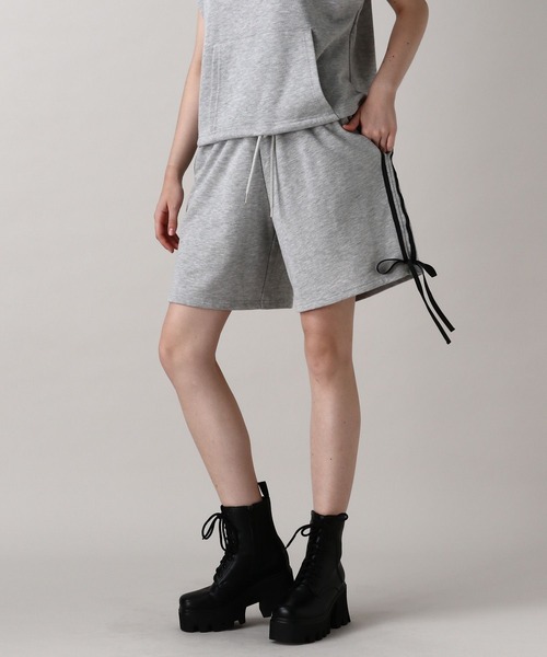 FOREVER 21（フォーエバー トゥエンティーワン）の「【2024FW】サイドリボンラインハーフパンツ（スウェットパンツ・レディース・ブラック/グレー・FREE）」の5枚目の写真