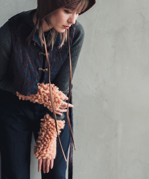 ORIENT MILLINERY(オリエント ミリナリー)の「≪HAND KNIT≫ PIGMO KNIT ARM WARMERS(アームカバー・レディース・ブルー/オレンジ/ベージュ/アイボリー/チャコールグレー・FREE)」の20枚目の写真