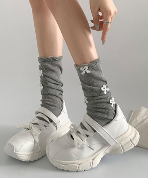 Vipoa(ヴィポア)の「laceup sneakers(スニーカー・レディース・ホワイト/シルバー・SMALL/MEDIUM/LARGE)」の7枚目の写真