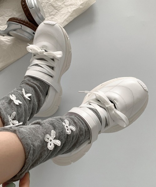 Vipoa(ヴィポア)の「laceup sneakers(スニーカー・レディース・ホワイト/シルバー・SMALL/MEDIUM/LARGE)」の6枚目の写真