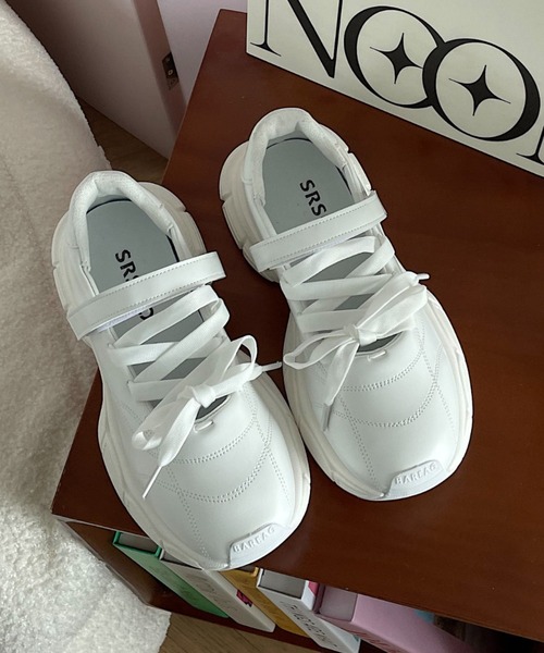 Vipoa(ヴィポア)の「laceup sneakers(スニーカー・レディース・ホワイト/シルバー・SMALL/MEDIUM/LARGE)」の8枚目の写真