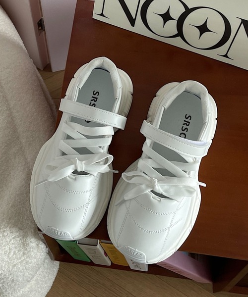 Vipoa(ヴィポア)の「laceup sneakers(スニーカー・レディース・ホワイト/シルバー・SMALL/MEDIUM/LARGE)」の10枚目の写真