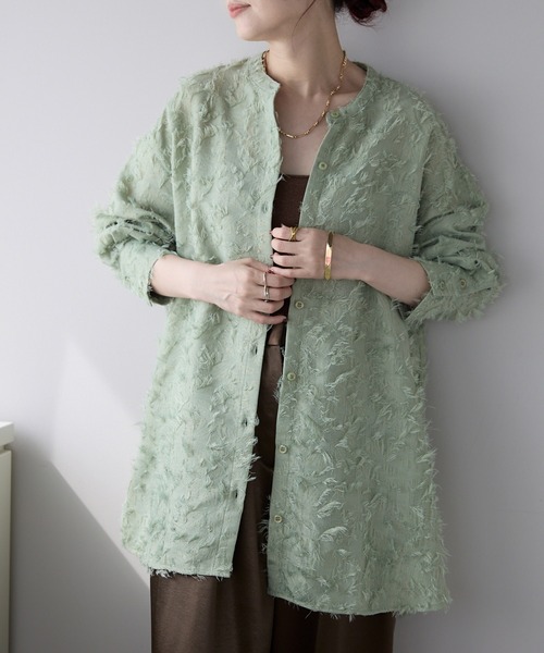 ＆HALF（アンドハーフ）の「ノーカラーフリンジオーバーブラウス(シャツ/高身長/低身長）（シャツ/ブラウス・レディース・ピンク/ブラック/オフホワイト/ホワイト/ミント・FREE/S）」の4枚目の写真