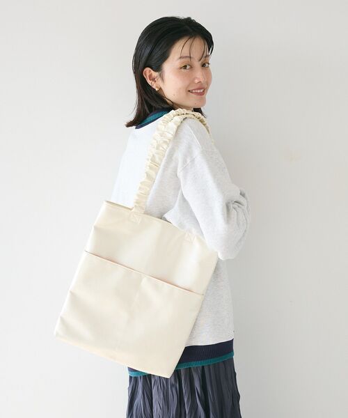 CRAFT STANDARD BOUTIQUE（クラフトスタンダードブティック）の「ギャザーハンドルメタリックトート（トートバッグ・レディース・ブロンズ/ホワイト/シルバー・FREE）」の12枚目の写真