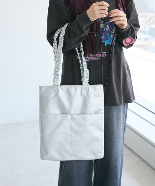 CRAFT STANDARD BOUTIQUE（クラフトスタンダードブティック）の「ギャザーハンドルメタリックトート（トートバッグ・レディース・ブロンズ/ホワイト/シルバー・FREE）」の17枚目の写真