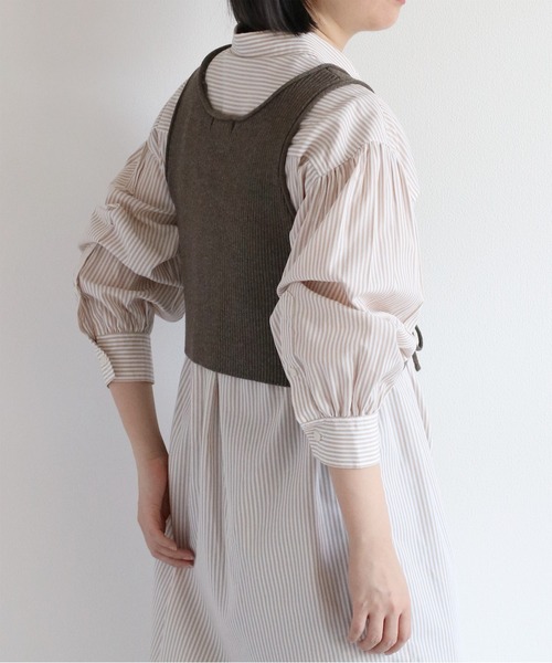 cepo(セポ)の「〈セットアイテム〉ニットビスチェ&シャツワンピース アンサンブル(シャツワンピース・レディース・ベージュ/ネイビー・M)」の22枚目の写真