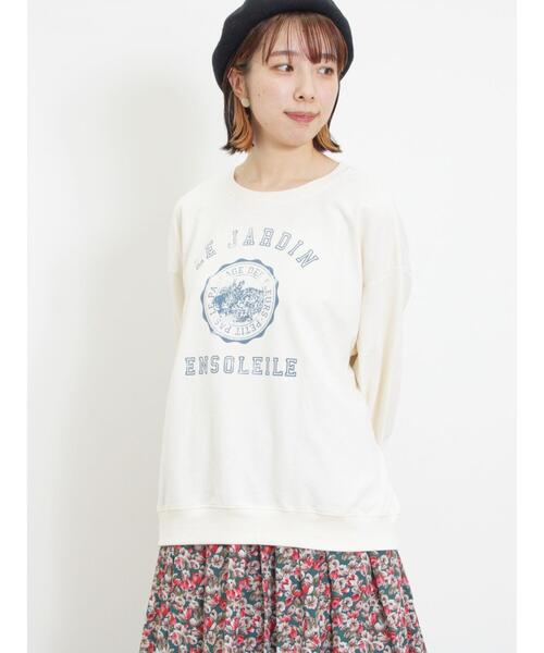 Samansa Mos2(サマンサ モスモス)の「ミニ裏毛カレッジプリントスウェット(Tシャツ/カットソー・レディース・ブラック/グリーン/レッド/キナリ/マスタード・F)」の1枚目の写真