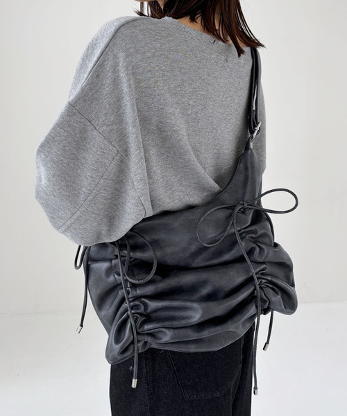 Heather（ヘザー）の「ギャザーショルダーBAG  243424（ショルダーバッグ・レディース・チャコールグレー/ブラウン/ブラック・ONE SIZE）」の4枚目の写真