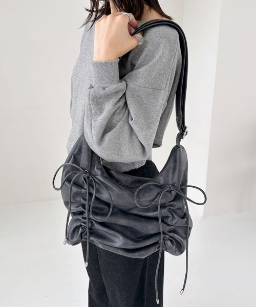 Heather（ヘザー）の「ギャザーショルダーBAG  243424（ショルダーバッグ・レディース・チャコールグレー/ブラウン/ブラック・ONE SIZE）」の6枚目の写真