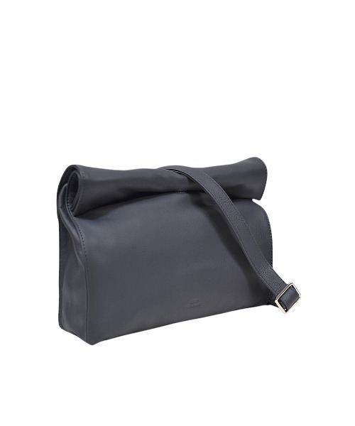 SEEKER（シーカー）の「【MATTE】ソフトレザー ボンディング2WAYロールショルダー SKB-MT15（ショルダーバッグ・メンズ・グリーン/ライム/ネイビー/ブラック/グレイッシュベージュ/キャメル・FREE）」の5枚目の写真